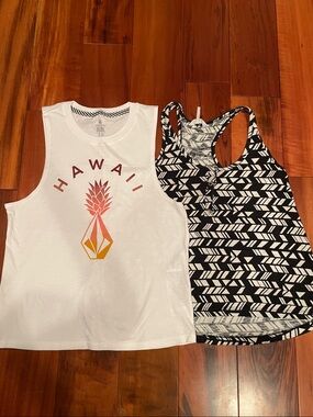 TWO tops; 💎 Volcom Hawaii Muscle tank & 🔰Kira Chevron black & white tank